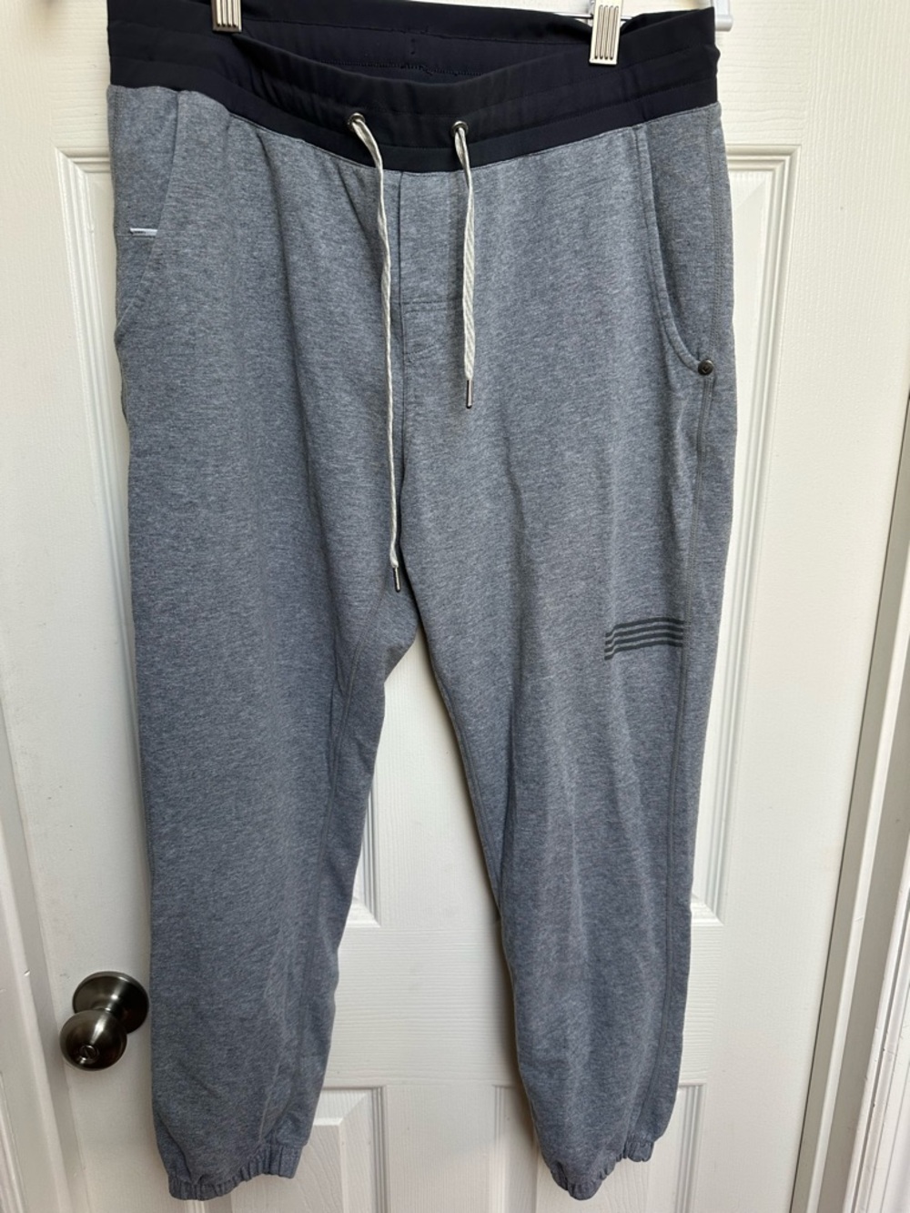 Vuori Men's Gray Drawstring Jogger Pants